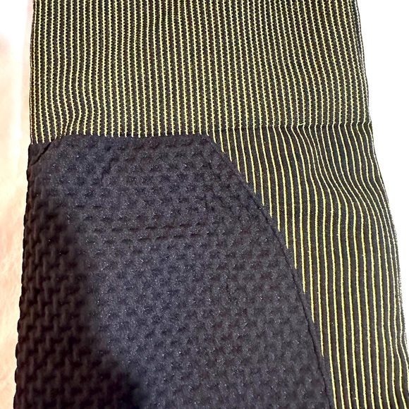 Textured leggings - Picture 3 of 4